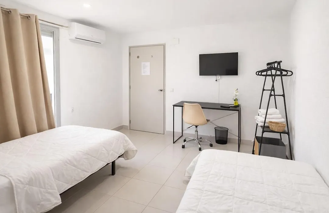 Alicante Beach Hostel-1